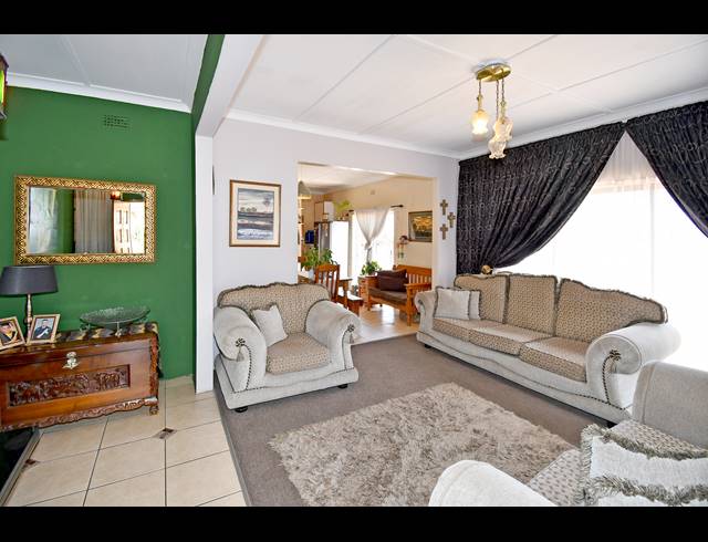 5 BEDROOM HOUSE FOR SALE IN CROSBY